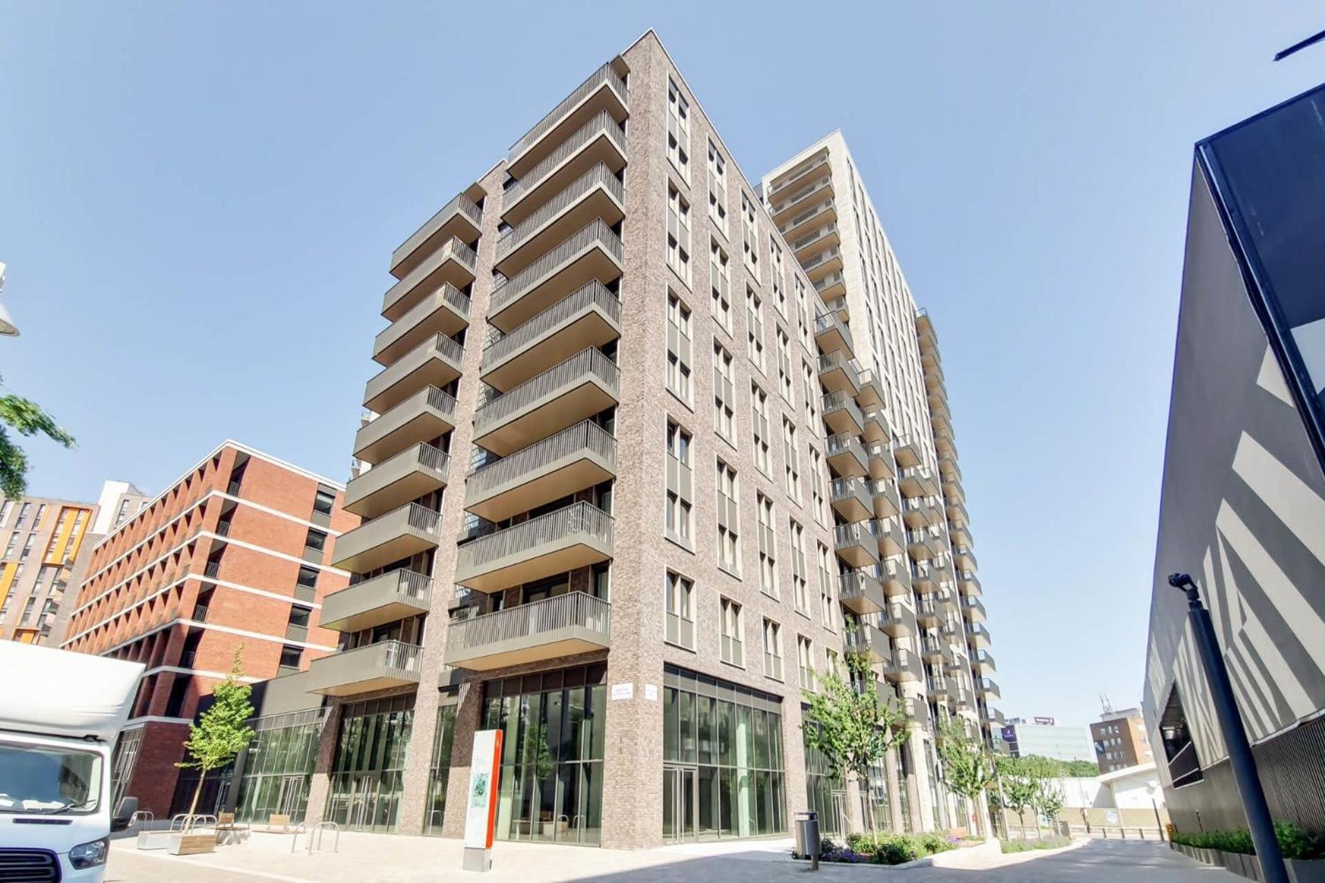 Botanical-inspired At Repton Gardens Right In The Heart Of Wembley Park * Londra