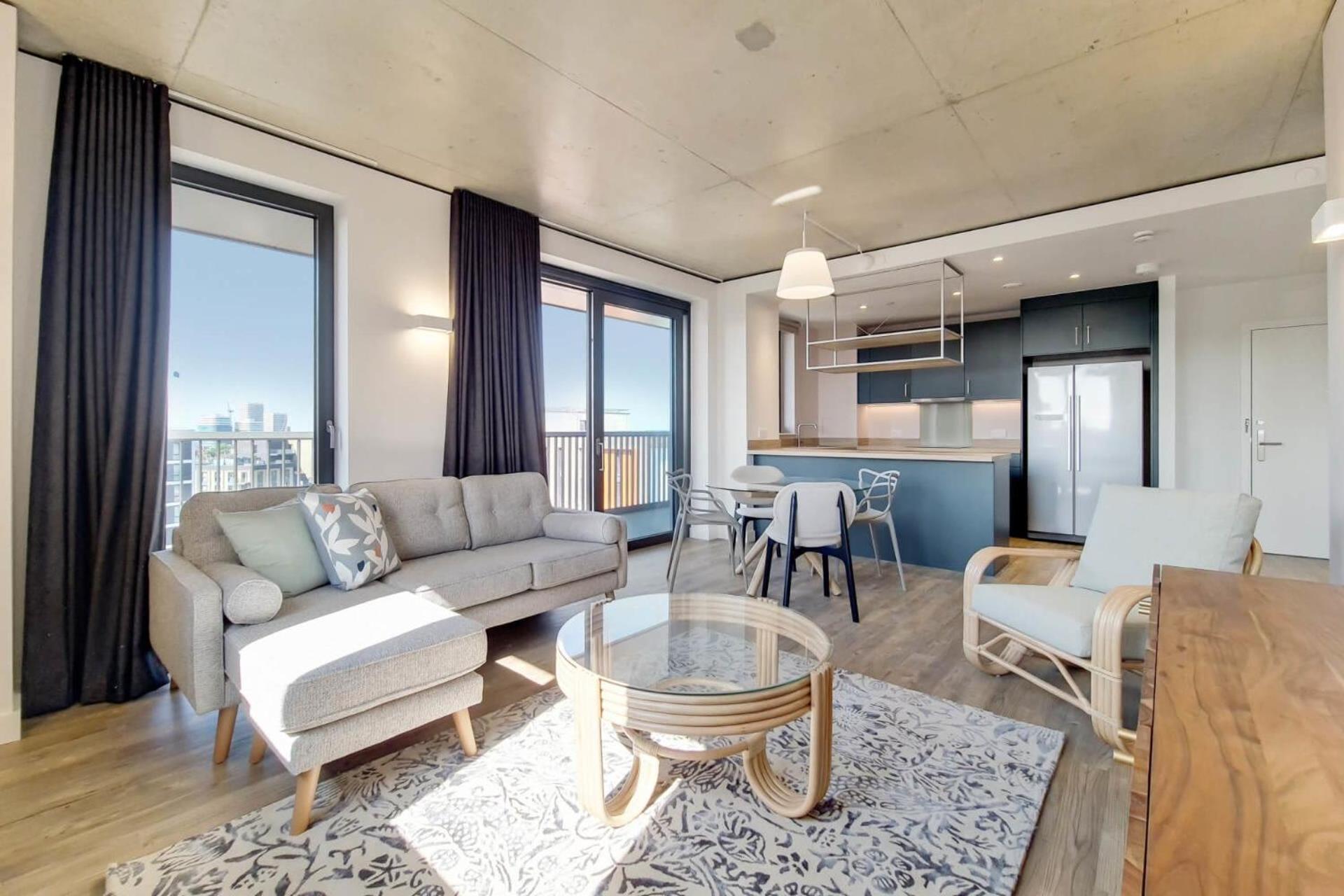 Botanical-inspired At Repton Gardens Right In The Heart Of Wembley Park Apartament