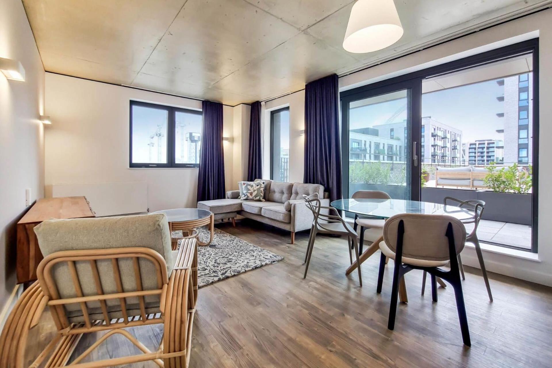 Botanical-inspired At Repton Gardens Right In The Heart Of Wembley Park Apartament *