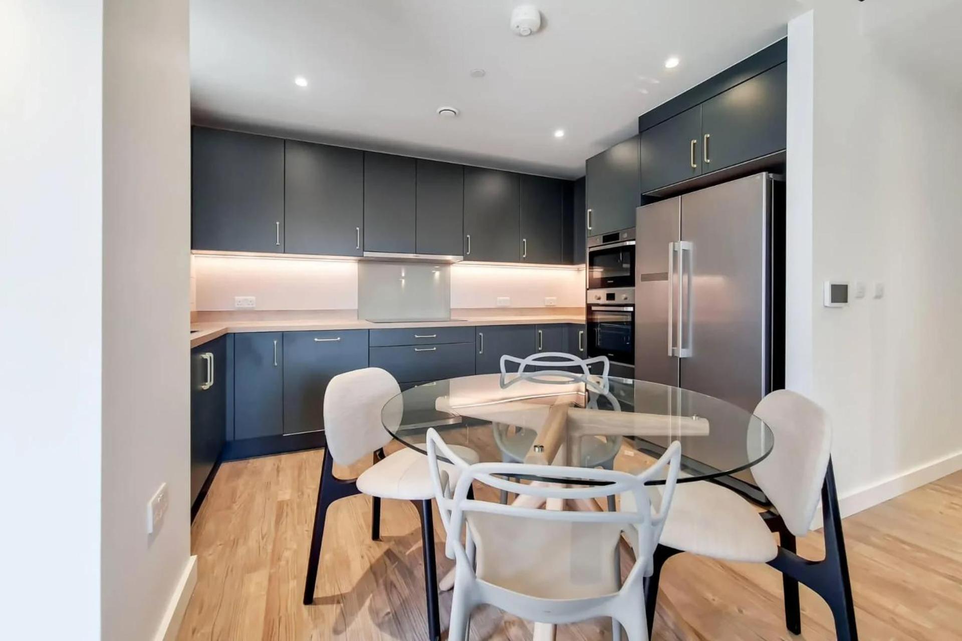 Botanical-inspired At Repton Gardens Right In The Heart Of Wembley Park Londra