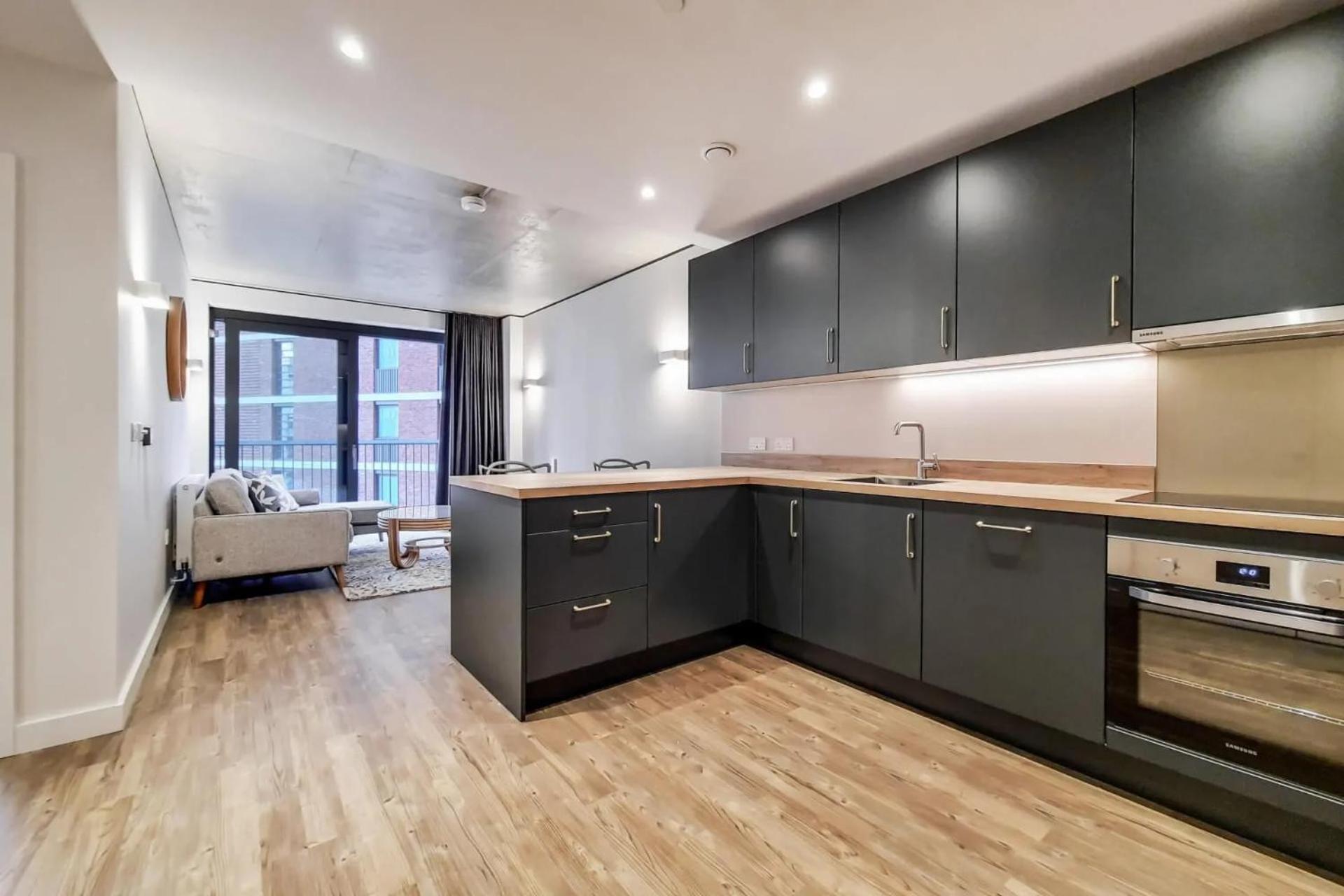 Botanical-inspired At Repton Gardens Right In The Heart Of Wembley Park Apartament