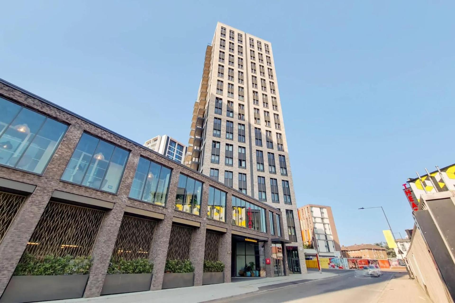 Botanical-inspired At Repton Gardens Right In The Heart Of Wembley Park Apartament *